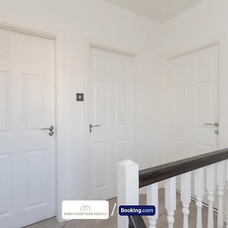 Award-Winning Four Bedrooms House, Parking, Wifi By Derby Short Term Rental Short Lets & Serviced Accommodation Derby Exterior photo