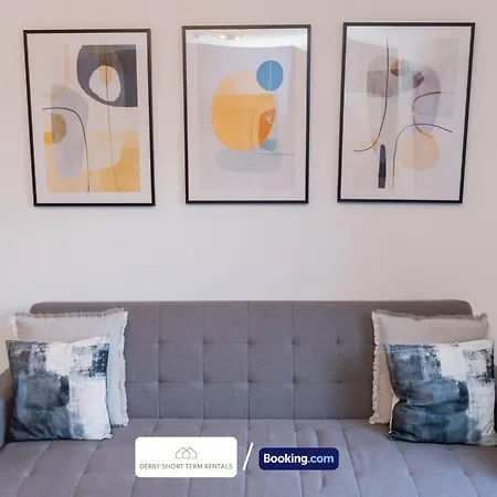 Award-Winning Four Bedrooms House, Parking, Wifi By Derby Short Term Rental Short Lets & Serviced Accommodation Derby Exterior photo