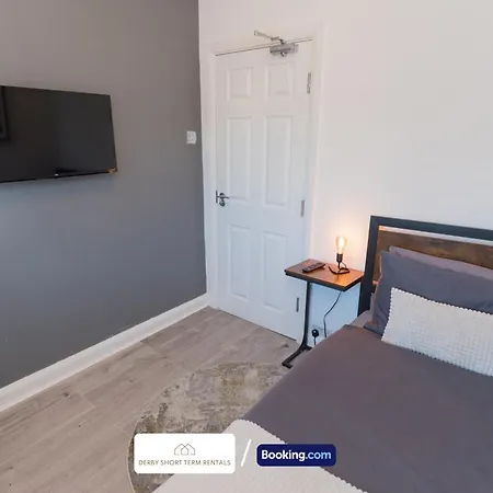 Award-Winning Four Bedrooms House, Parking, Wifi By Derby Short Term Rental Short Lets & Serviced Accommodation Derby Exterior photo
