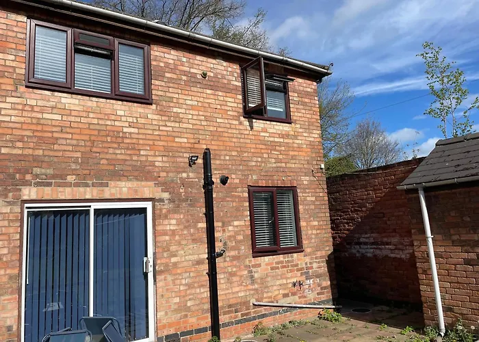 Award-Winning Four Bedrooms House, Parking, Wifi By Derby Short Term Rental Short Lets & Serviced Accommodation Derby