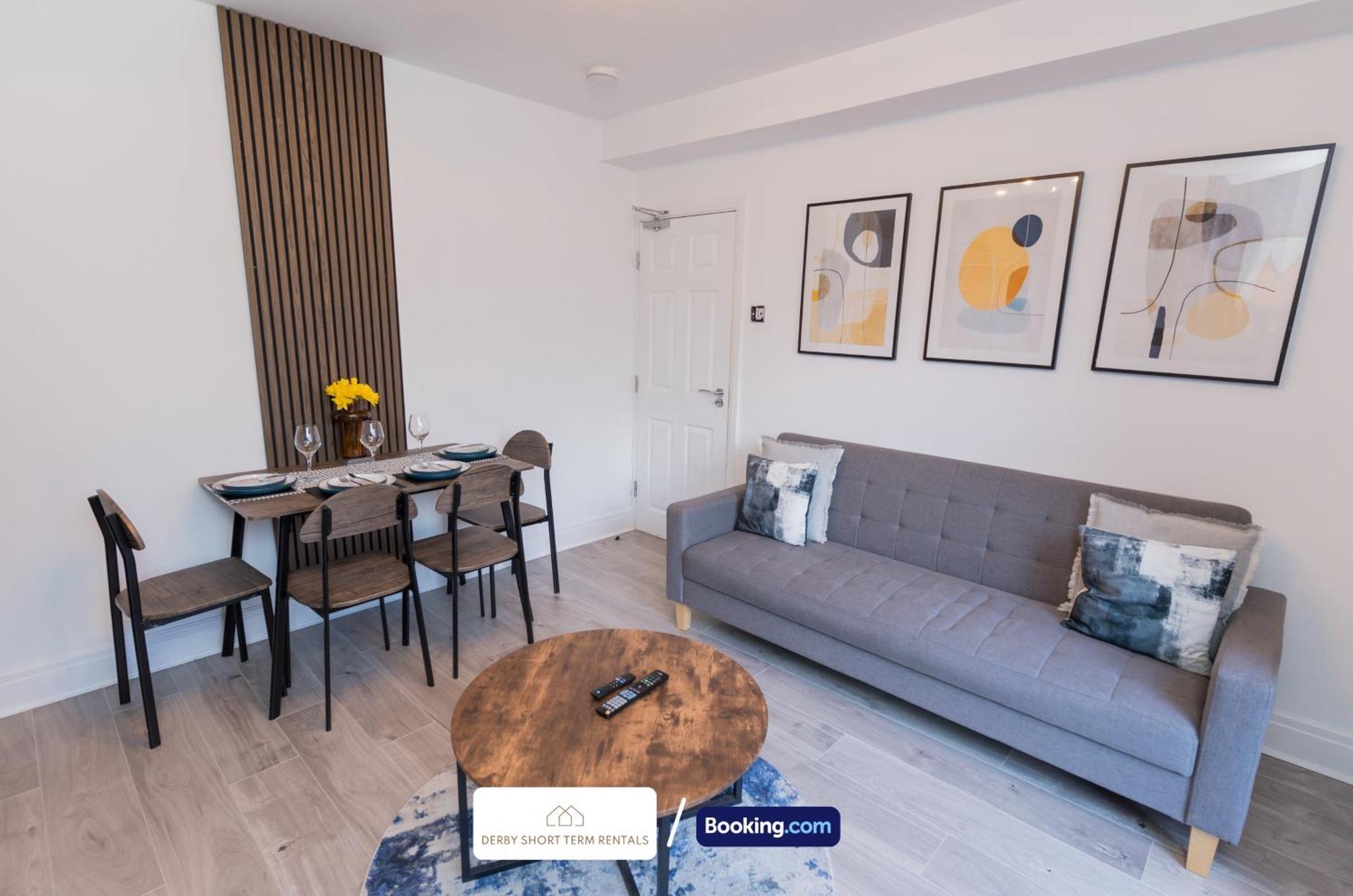 Holiday home Award-winning Four Bedrooms House, Parking, Wifi By Short Term Short Lets & Serviced Derby