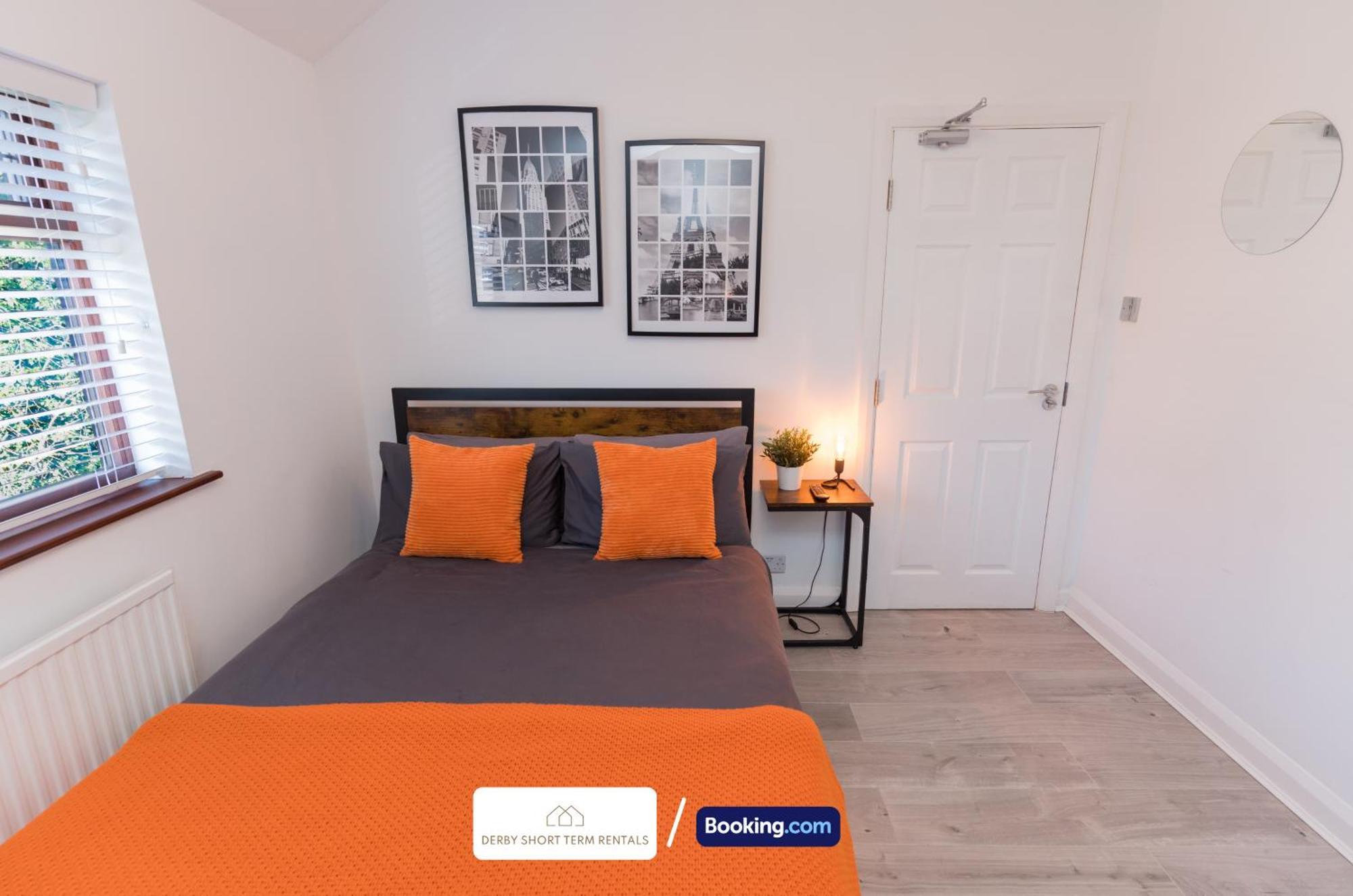 Holiday home Award-winning Four Bedrooms House, Parking, Wifi By Short Term Short Lets & Serviced Derby